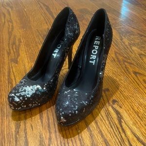 Sequin pumps